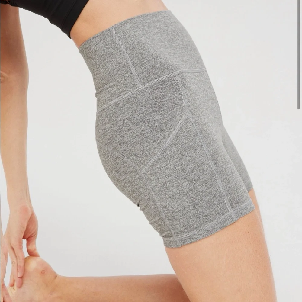 Aerie The Hugger Pocket Bike Shorts Size S - Picture 2 of 10